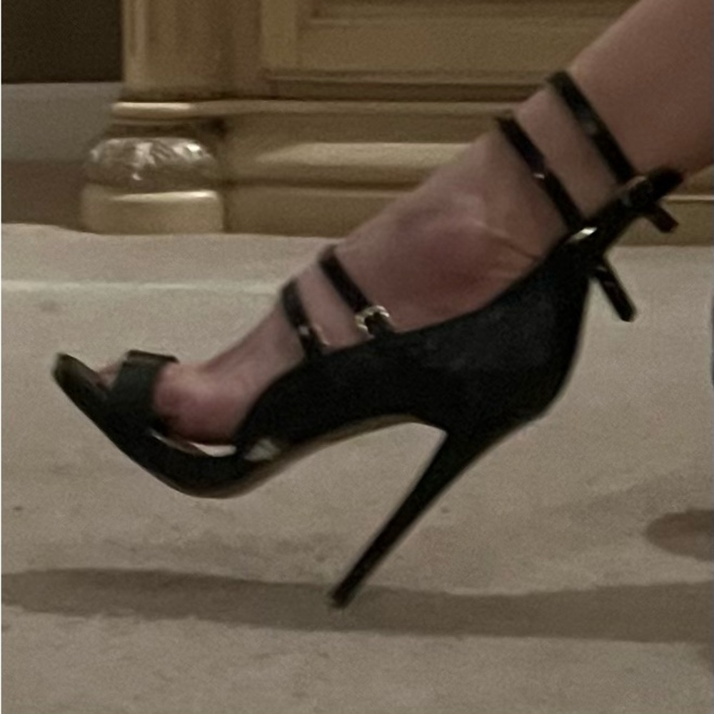 🔥♥️ Black BEBE Croc Embossed Sandals with Patent Leather Straps